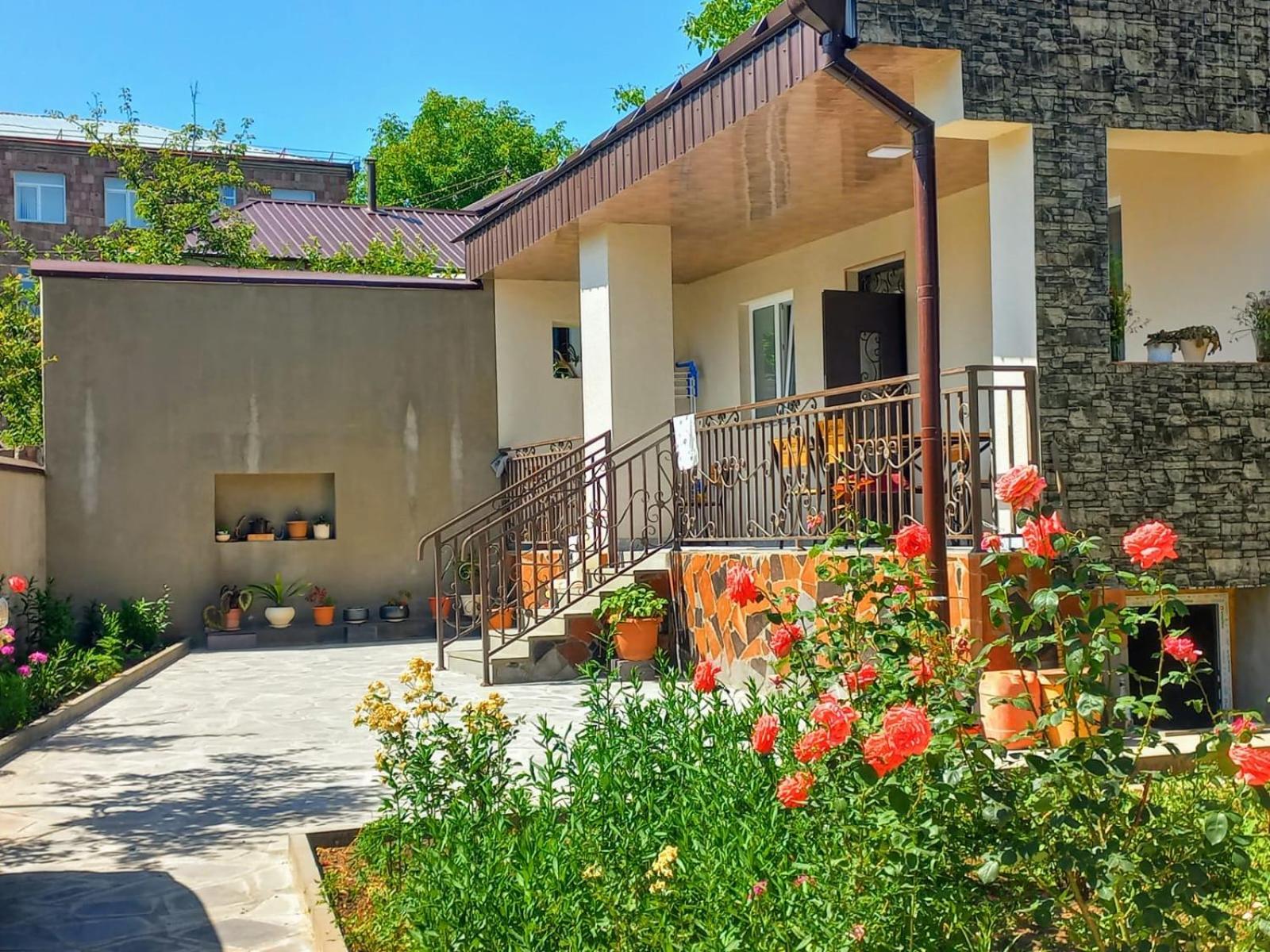 Bed and Breakfast Inexpensive House Vanadzor Exterior foto